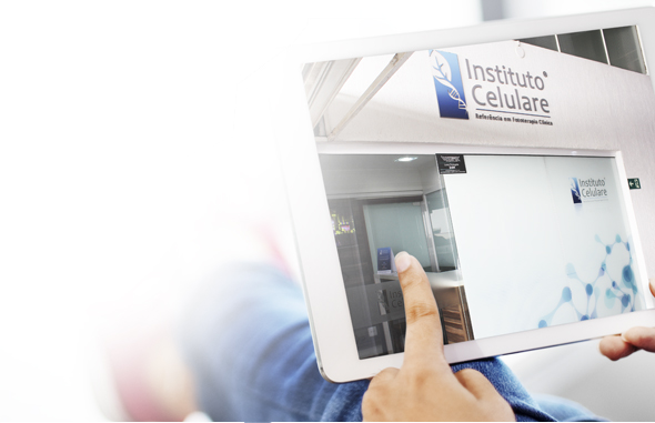 Tablet com foto das instalções do instituto